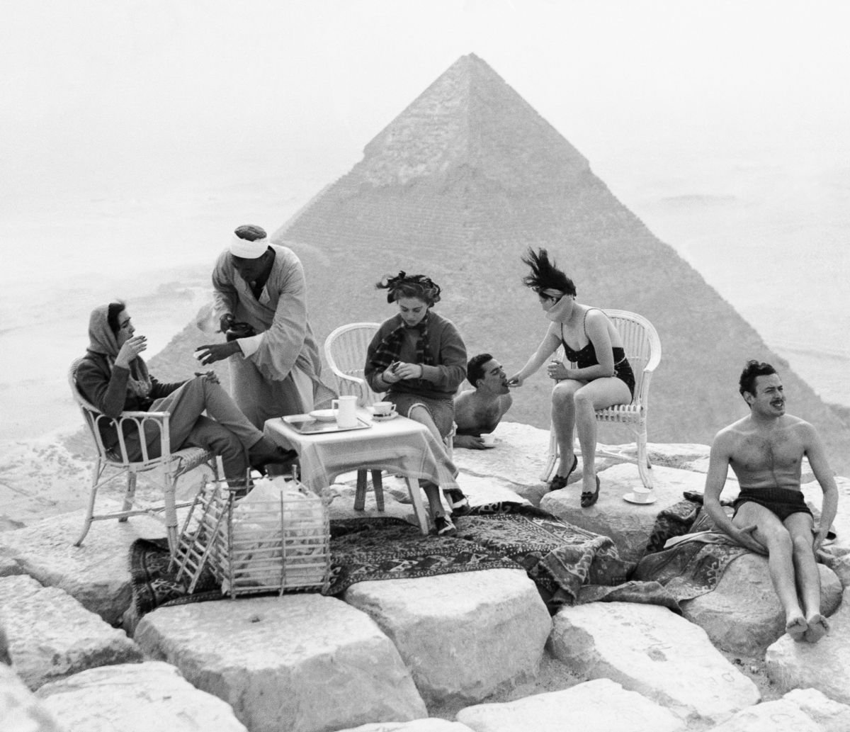 古代エジプトの謎の象徴 ピラミッド を登頂できた時代の貴重な写真集 Gigazine