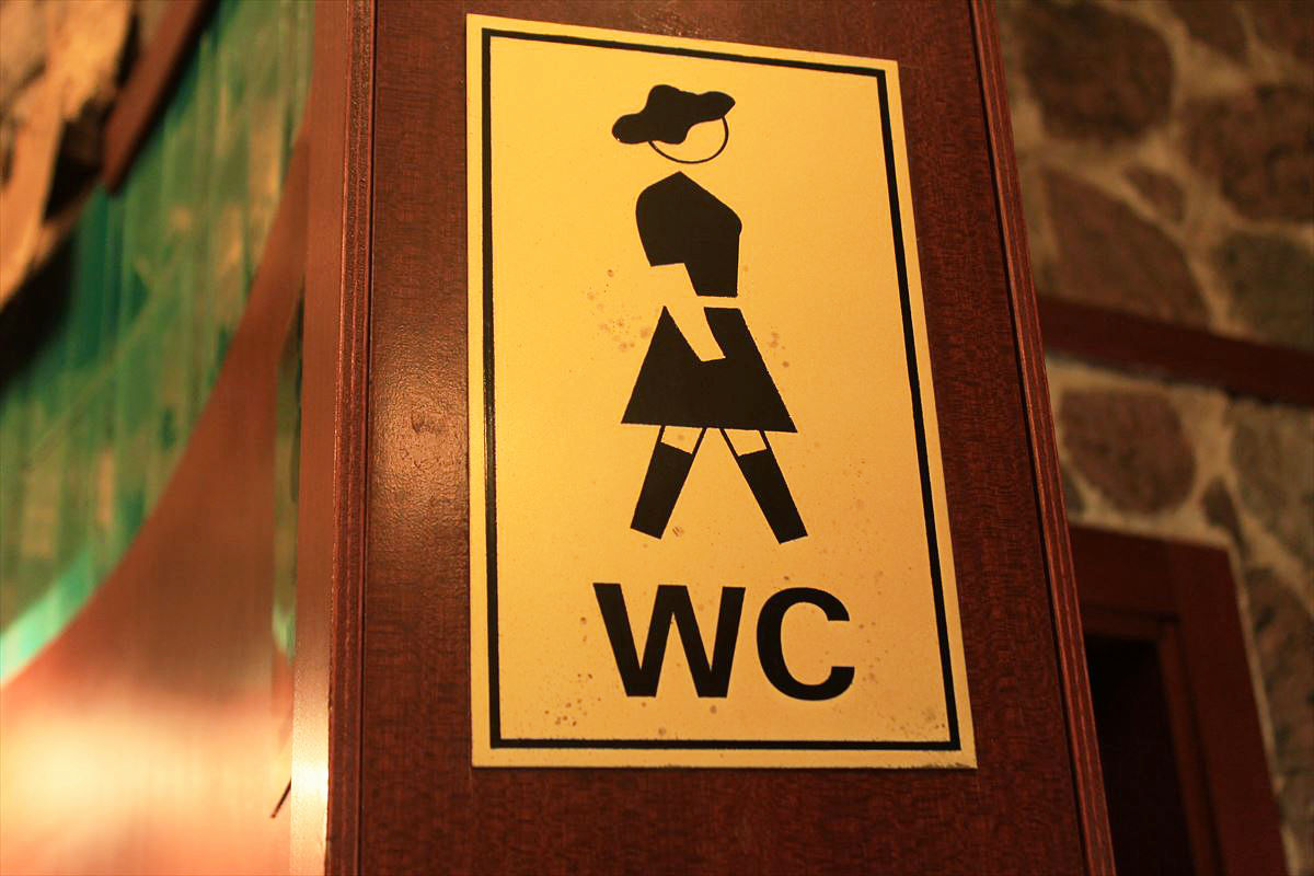 世界のトイレに描かれたいろいろな男女のマークやイラスト Gigazine