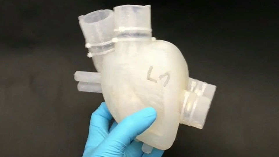 本物の心臓のように動く3dプリンターで作られたシリコーン製人工心臓 Gigazine