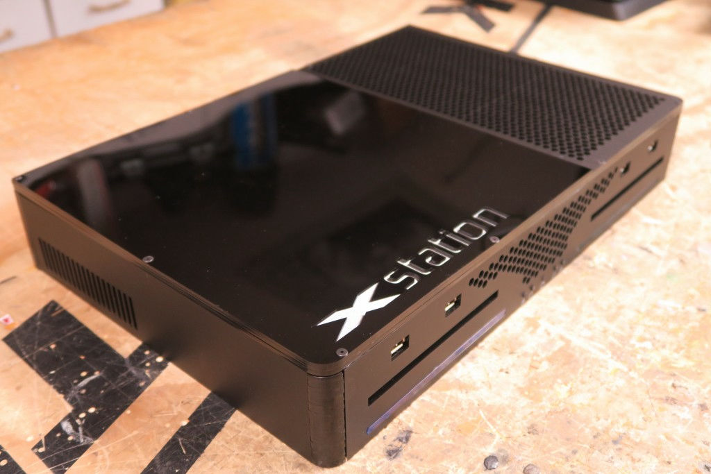 Ps4とxbox Oneを1台に統合したギークのためのゲーム機 Xstation Gigazine