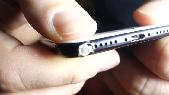 Iphoneを部品から自作した男が今度はiphone 7にヘッドホンジャックを内蔵する魔改造に成功 Gigazine