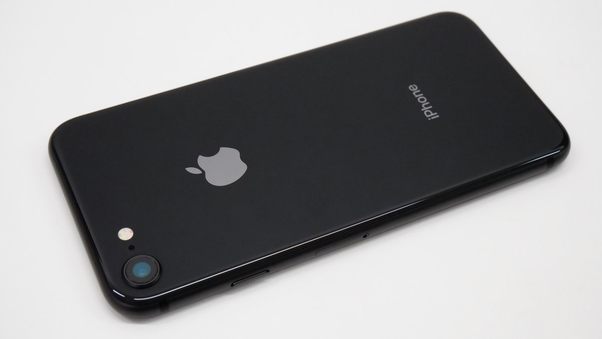 iPhone SE 2 本体 黒 64GB-