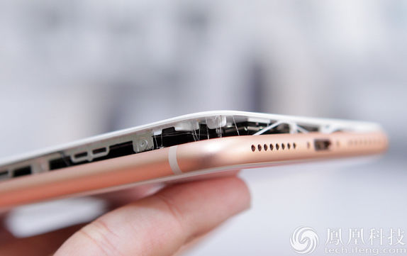 Iphone 8 Plusにバッテリー膨張問題が勃発 Appleは調査を開始 Gigazine