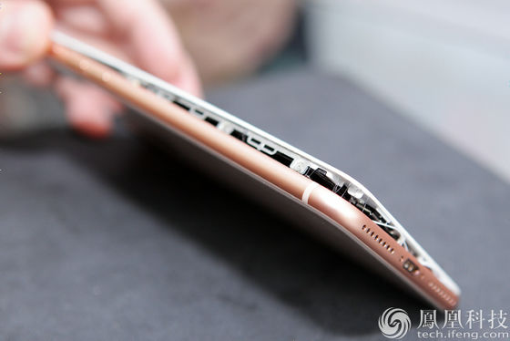 Iphone 8 Plusにバッテリー膨張問題が勃発 Appleは調査を開始 Gigazine