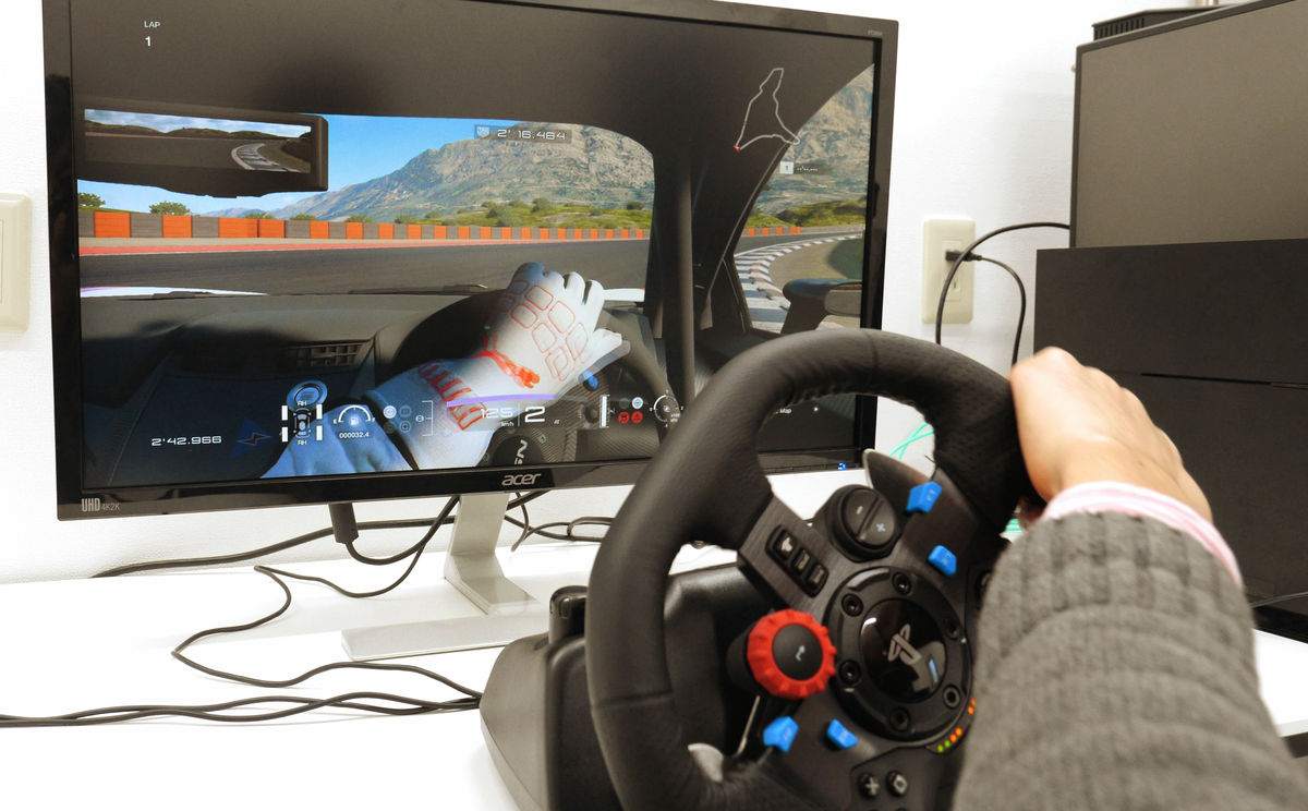 手ごろな価格の公式ハンコン「Logicool G29 DRIVING FORCE」で 