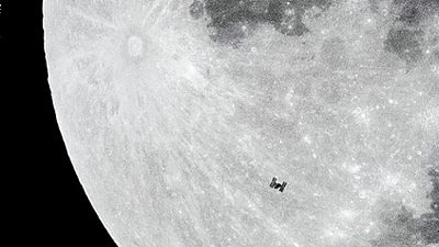 国際宇宙ステーションと月が重なる1秒未満のタイミングを狙った写真の撮影に17歳の少年が成功 Gigazine