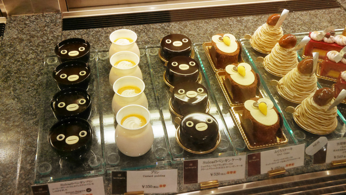 Suicaカードでおなじみのとぼけた顔に見つめられる Suicaのペンギン チョコレートケーキ を食べてみた Gigazine