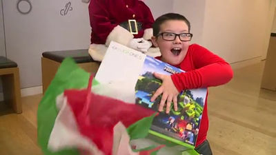 9歳の少年がクリスマスプレゼントのxboxを諦めてホームレスに毛布を寄付したところ 本物のサンタからプレゼントをゲット Gigazine