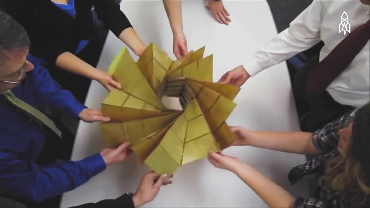 折り紙のパターンをロケットやエアバッグに応用する物理学者 折り紙アーティスト Gigazine