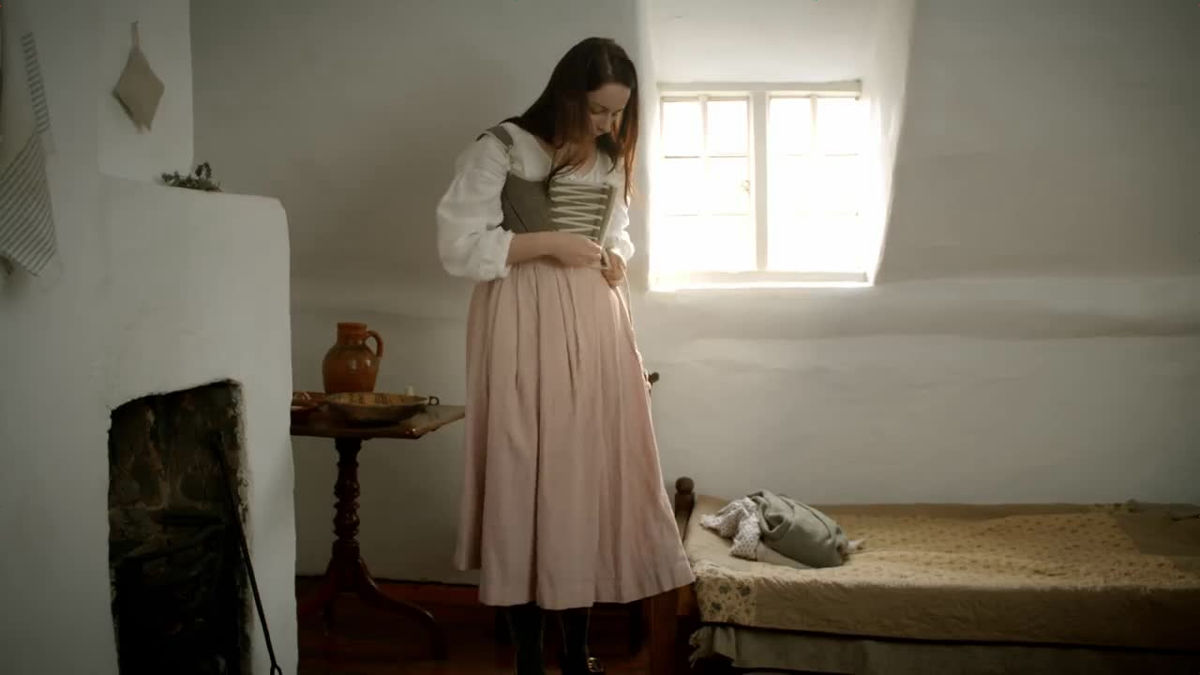 18世紀の女性は衣服をどのように着ていたのか の全工程がムービーで公開中 Gigazine