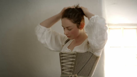 「18世紀の女性は衣服をどのように着ていたのか」の全工程がムービーで公開中 GIGAZINE