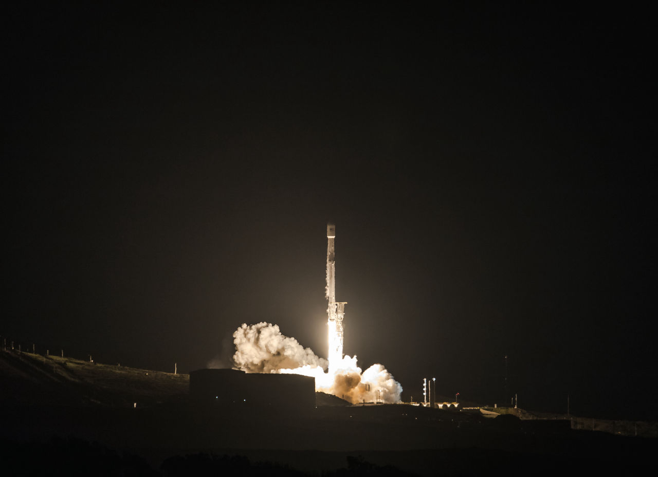 SpaceXがインターネット衛星の打ち上げに成功、ノーズコーンの ...1280 x 928