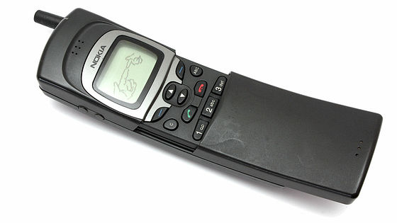 映画「マトリックス」にも登場したNokia製の携帯電話「8110」が22年