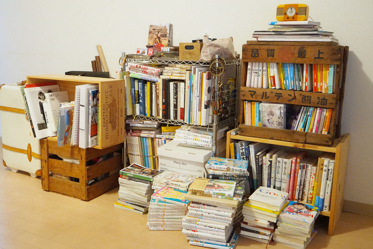 壁や天井を傷つけずに壁付け棚を作れる ラブリコ で本棚を拡張してみた Gigazine