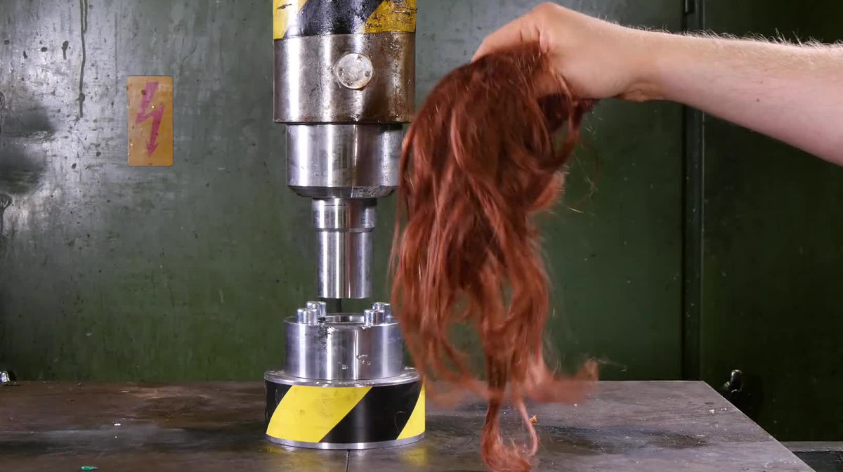 髪の毛を液圧プレスにかけると石のように固まるか という実験が予想外の結果に Gigazine