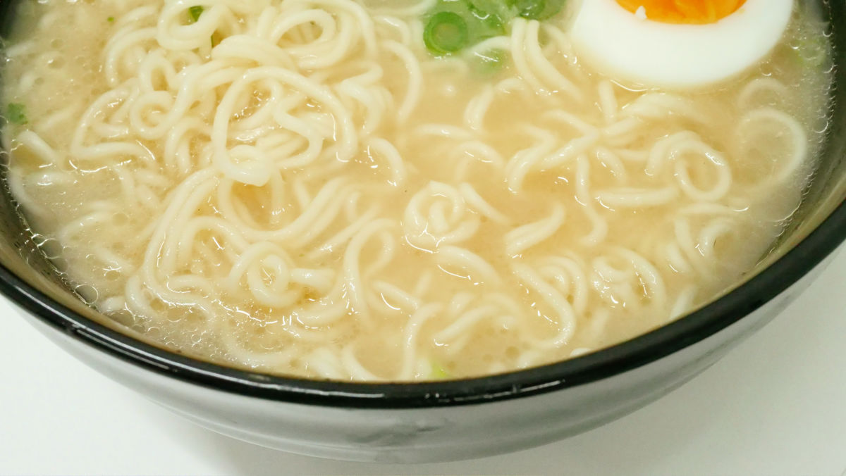 たった90秒で茹でられるシリーズ初の新麺を採用した「うまかっちゃん