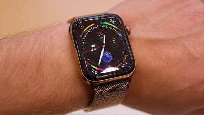 心電図＆画面の30％拡大で進化した「Apple Watch Series 4」の実機写真 