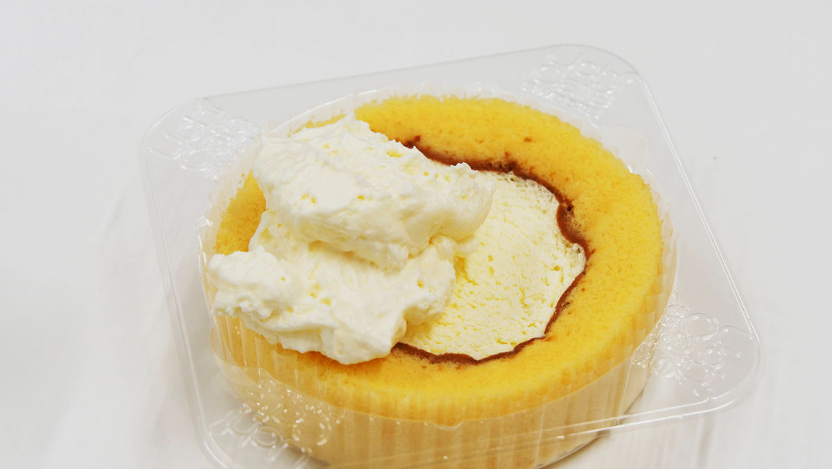 ローソンで プレミアムロールケーキのクリーム が販売されたので色んなものにディップして食べてみた Gigazine