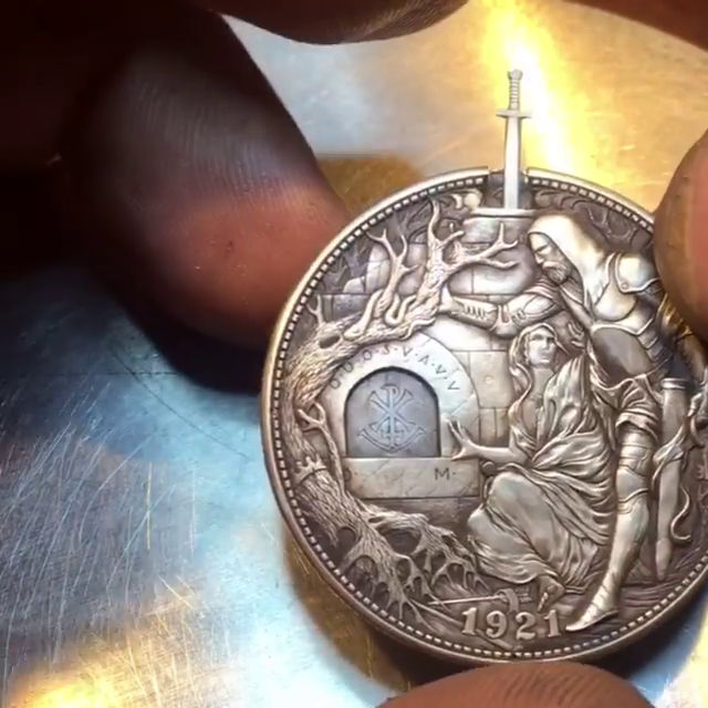 超絶細かな隠しギミックを盛り込んだコインを旧1ドル硬貨から削り出す - GIGAZINE