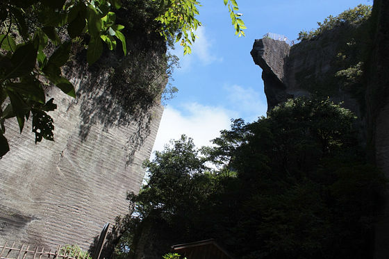 地獄のぞきに百尺観音 鋸山 は千葉県屈指の観光地 Gigazine