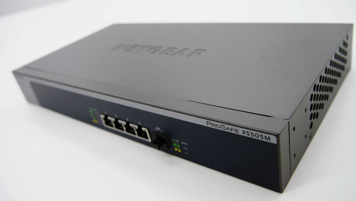 10GBASE-Tを4ポート備えるスイッチングハブ「NETGEAR XS505M-100AJS 
