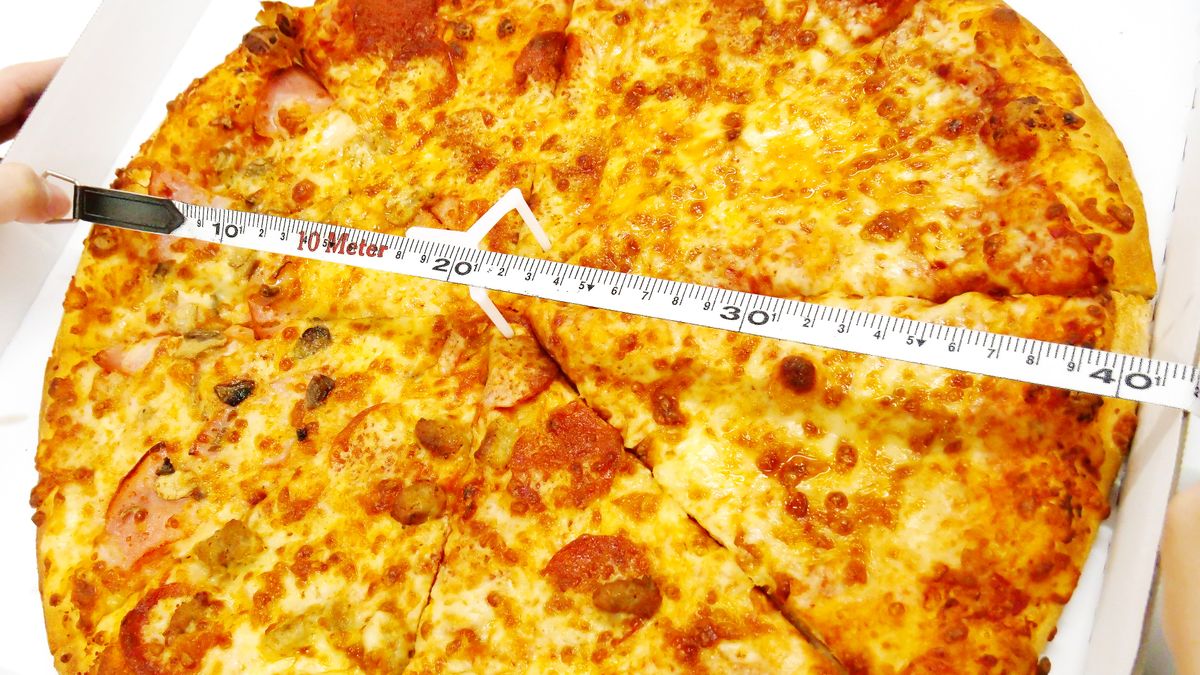 直径40cmのビッグサイズで本場ニューヨークのピザを堪能できるドミノピザ クワトロ ニューヨーカー を食べてみた Gigazine