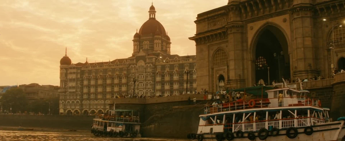 身の毛もよだつインド同時多発テロの標的となったホテルでは何が起こっていたのか を描いた映画 Hotel Mumbai Gigazine