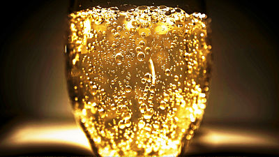 シャンパンの泡からどれだけ砂糖が含まれているのかがわかる Gigazine