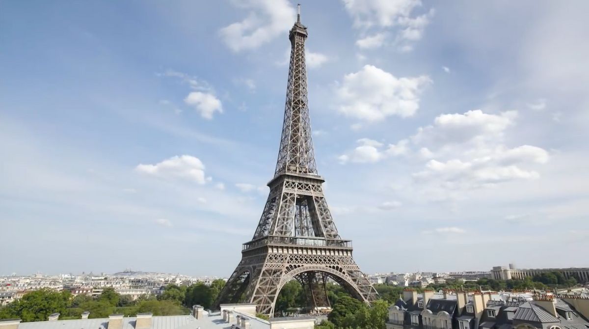 photos of eiffel tower at night illegal