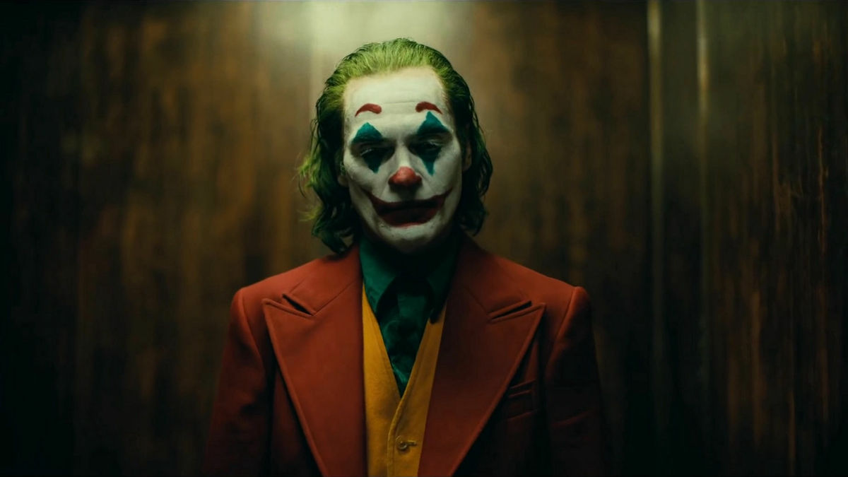 バットマンの宿敵ジョーカーがいかにして誕生したのかを描く映画 Joker 予告編公開 Gigazine