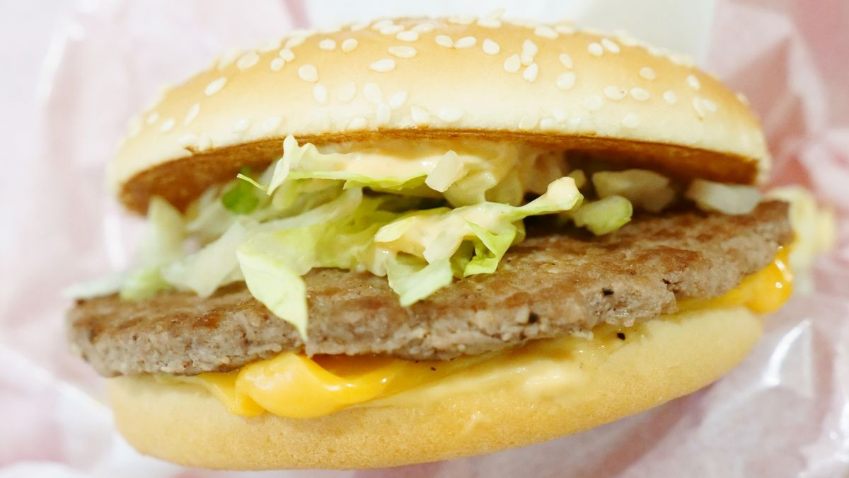 I tried eating 'Big Mac Junior' which became easy to eat McDonald's Big Mac  - GIGAZINE