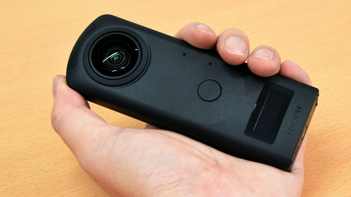 全天球360度写真＆ムービーをボタン1つで撮影できる「RICOH THETA Z1