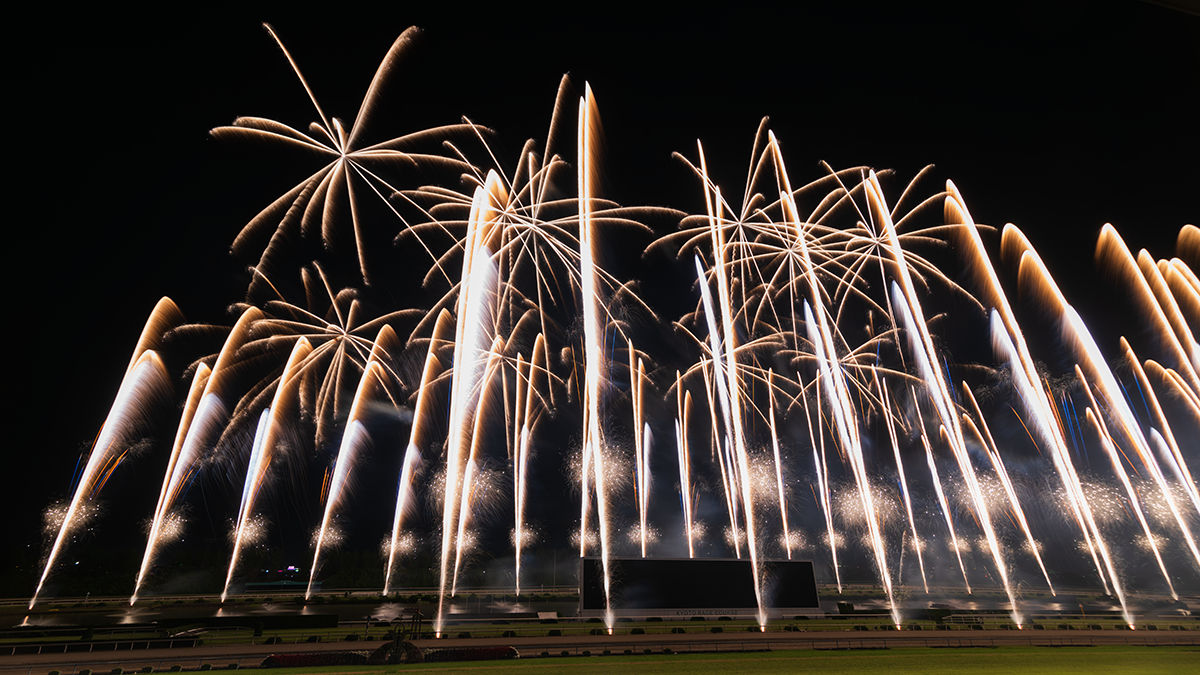 歓声と拍手が湧き上がり美しい芸術花火が堪能できる 京都芸術花火19 を見てきました Gigazine