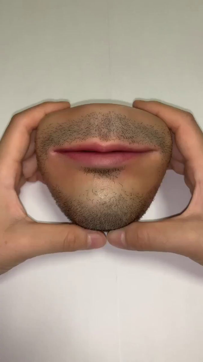 This Mouth-Shaped Coin Purse Is Freaking The Internet Out