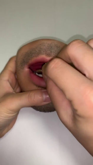 Designers create these hyperrealistic human-flesh accessories that move -  video Dailymotion