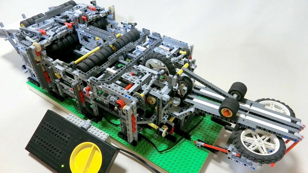 レゴを使って全自動で飛行機を折って飛ばせる装置を作った猛者が登場