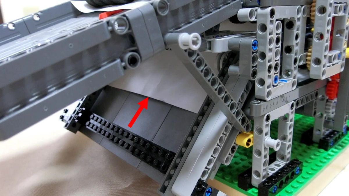 レゴを使って全自動で飛行機を折って飛ばせる装置を作った猛者が登場 実際に動作するムービーが公開中 Gigazine
