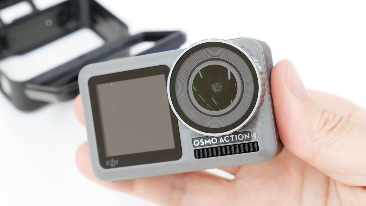 ドローンメーカーのDJIが送り出すGoProライクなアクションカメラ「Osmo 
