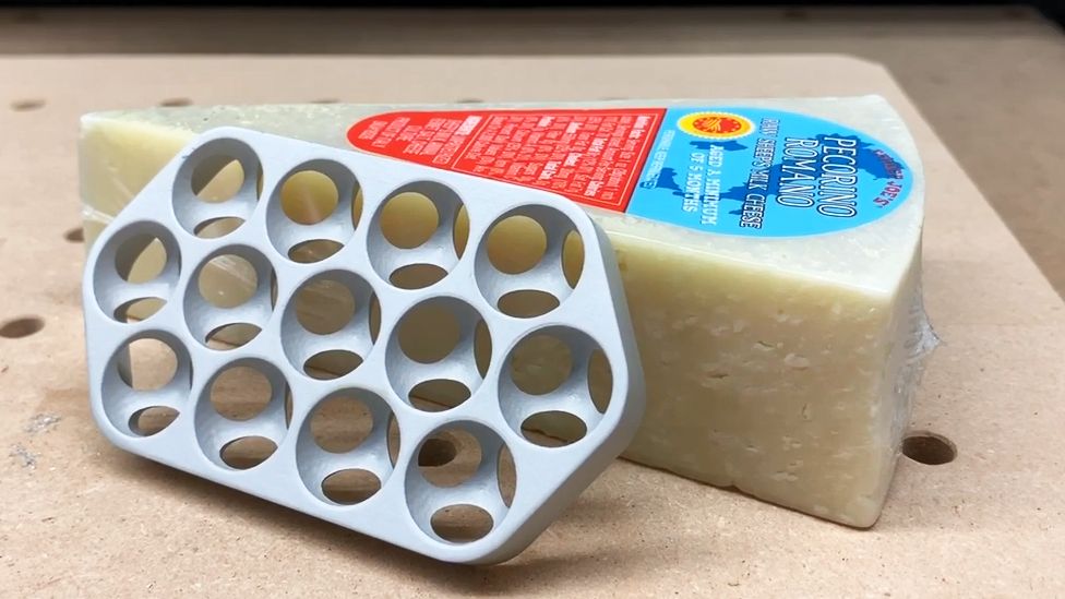 Har det dårligt mål Udveksle Can you actually reduce the cheese with the mesh panel of the popular Mac  Pro, 'like a cheese grater?' - GIGAZINE