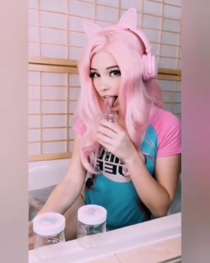 gamer girl bath water (belle delphine) Minecraft Skin