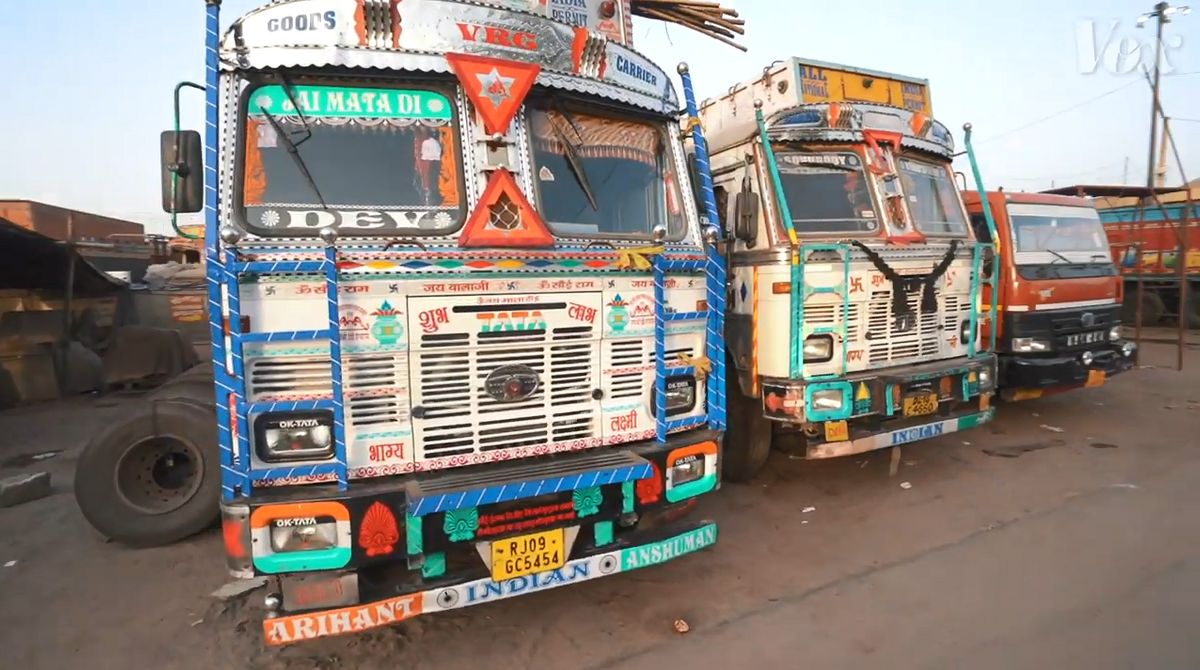 インドのトラックは美麗な装飾で デコトラ 化されている Gigazine