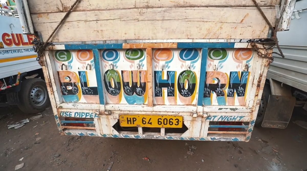 インドのトラックは美麗な装飾で デコトラ 化されている Gigazine