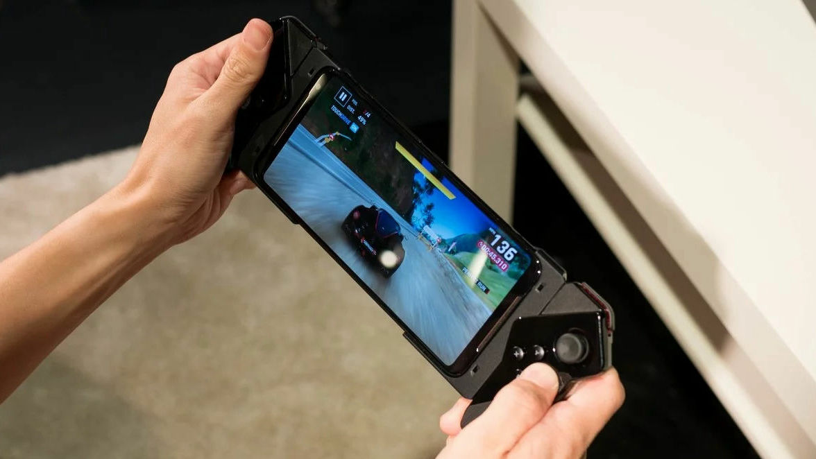 もはやnintendo Switchな専用コントローラー付きの超絶ハイスペックゲーミングスマホ Rog Phone Ii をasusが発表 Gigazine