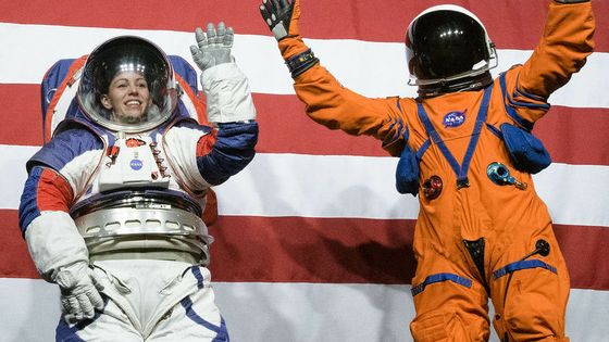 Nasa Unveils A New Free Space Suit Xemu With A Wide Range Of Motion Gigazine