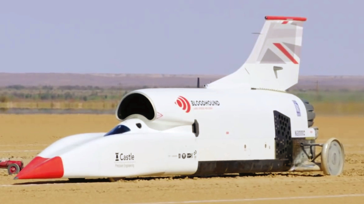 マッハ超えの世界最速を目指す自動車 Bloodhound Ssc が時速790kmを超えて爆走するムービー Gigazine