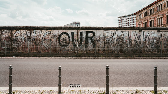 ベルリンの壁 崩壊から年 建設開始から崩壊までの歴史を写真で振り返る Gigazine