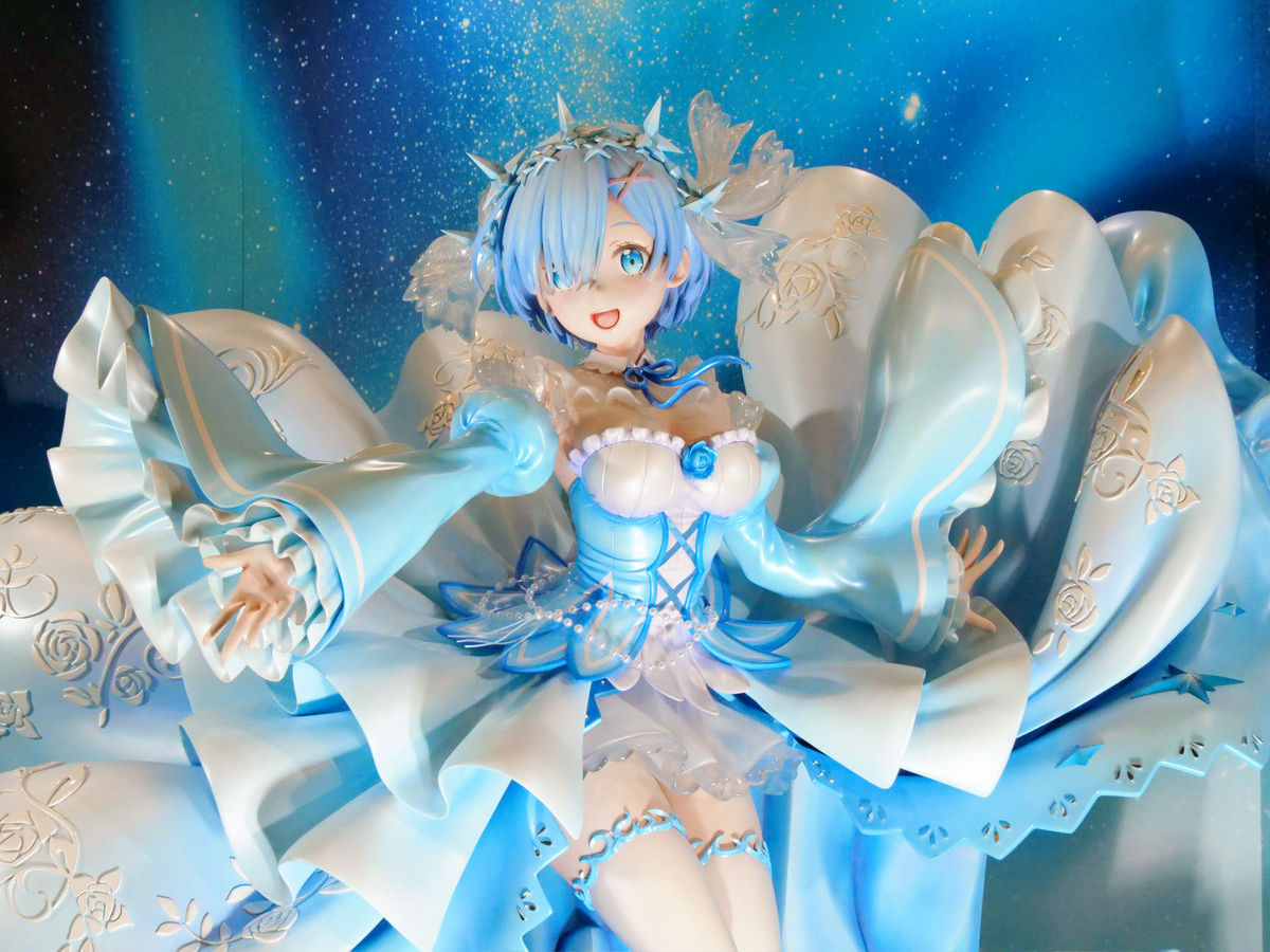 The perfection that Rem's life-size figure of `` Re: Life in...