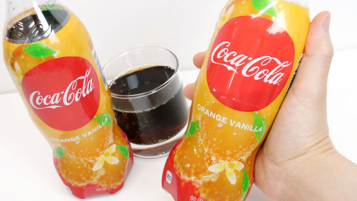 コカ コーラ オレンジバニラ は爽やかなオレンジの風味とバニラの味わいが入れ替わる不思議な味わいのコーラ Gigazine