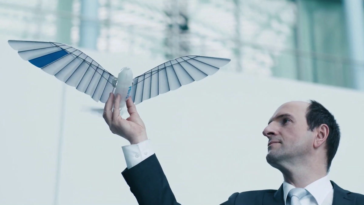 超絶リアルに羽ばたく鳥型ロボット Bionicswift が登場 実際に羽ばたく様子がチェックできるムービーも Gigazine