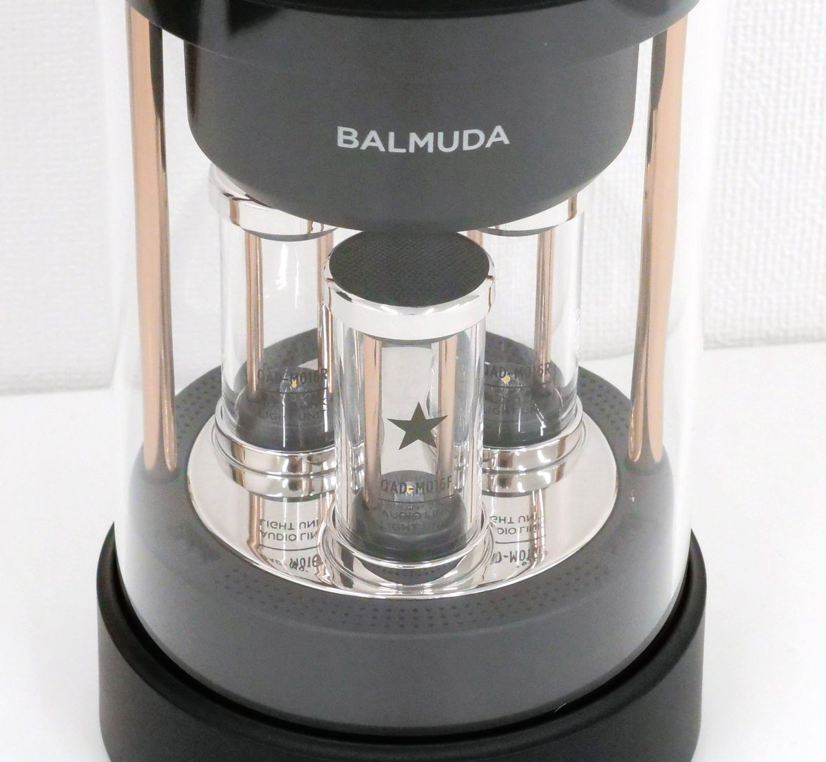 音楽のエネルギーに合わせてムーディーに光輝く「BALMUDA The Speaker」を使ってみた - GIGAZINE